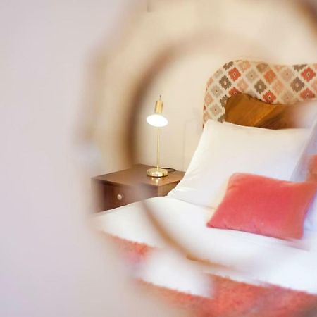 2 Bedroom Apartment With Patio Next To Avenida Da Liberdade Lisbon Luaran gambar