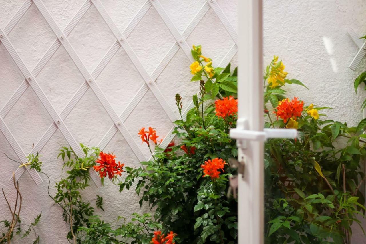 2 Bedroom Apartment With Patio Next To Avenida Da Liberdade Lisbon Luaran gambar
