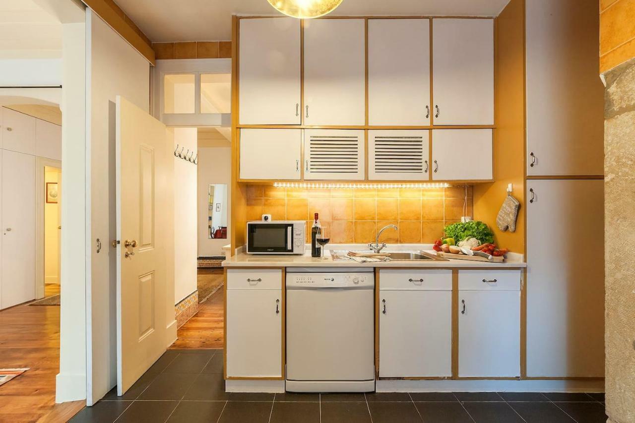 2 Bedroom Apartment With Patio Next To Avenida Da Liberdade Lisbon Luaran gambar