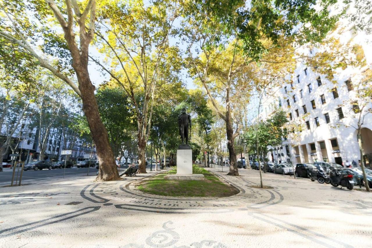 2 Bedroom Apartment With Patio Next To Avenida Da Liberdade Lisbon Luaran gambar